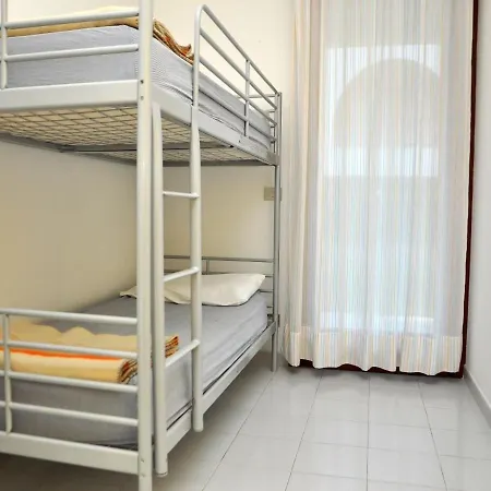 Welcoming Flat With Private Garden - Beahost Apartment