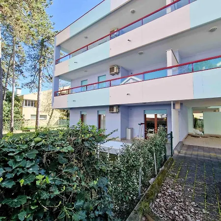 Apartamento Welcoming Flat With Private Garden-beahost Bibione