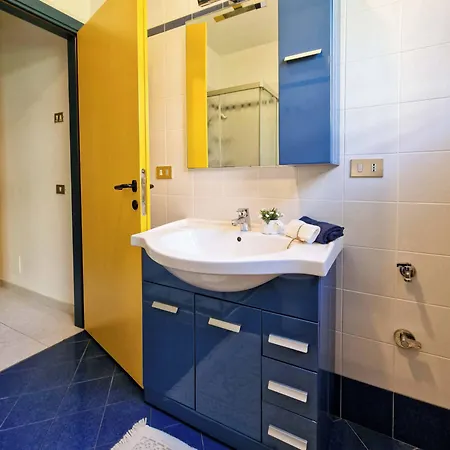 Welcoming Flat Just A Short Walk From The Sea